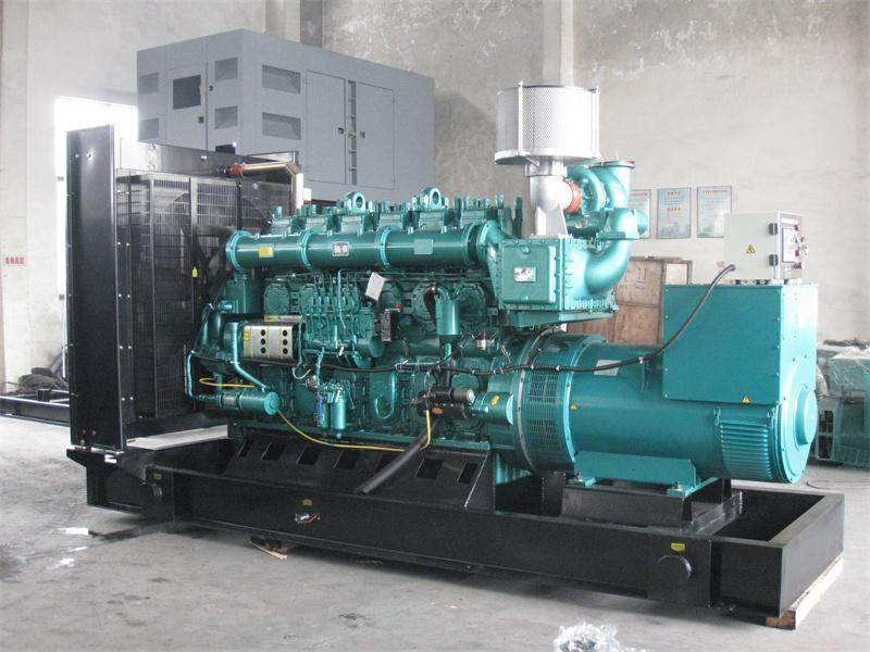 东乡200KW 柴油发电机的油耗是多少?